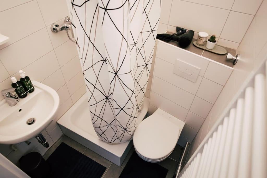 Sanierter Altbau, 2 Zimmer, 24-7 Check-in *