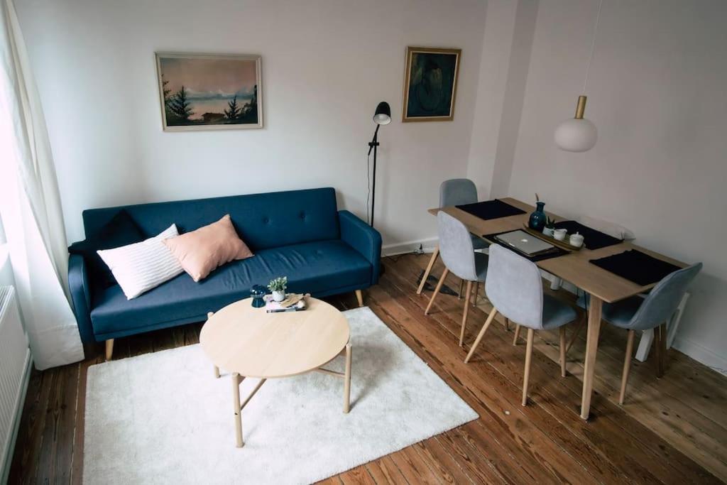Apartment Sanierter Altbau, 2 Zimmer, 24-7 Check-in Kiel